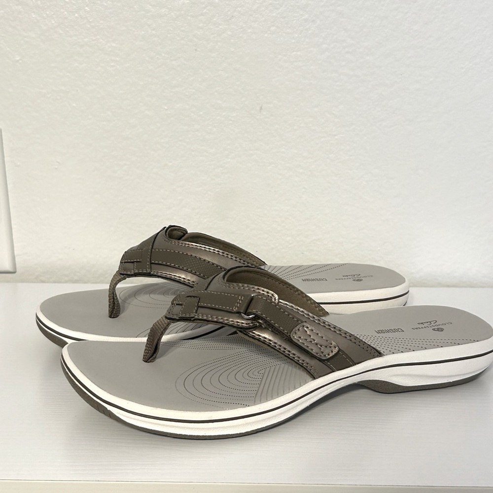 Clarks Cloudsteppers Sandals.Breeze Sea.size 10. NWT in OG box.Pewter Synthetic.